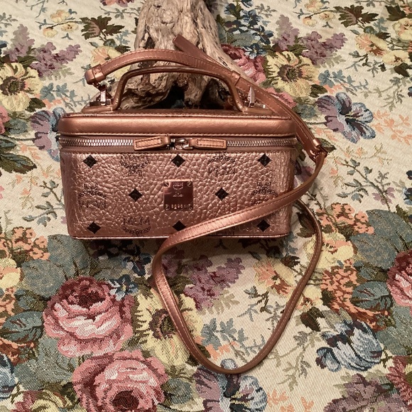 Rare MCM Rockstar Rose Gold Metallic Monogram Vanity Case Bag - Picture 9 of 10